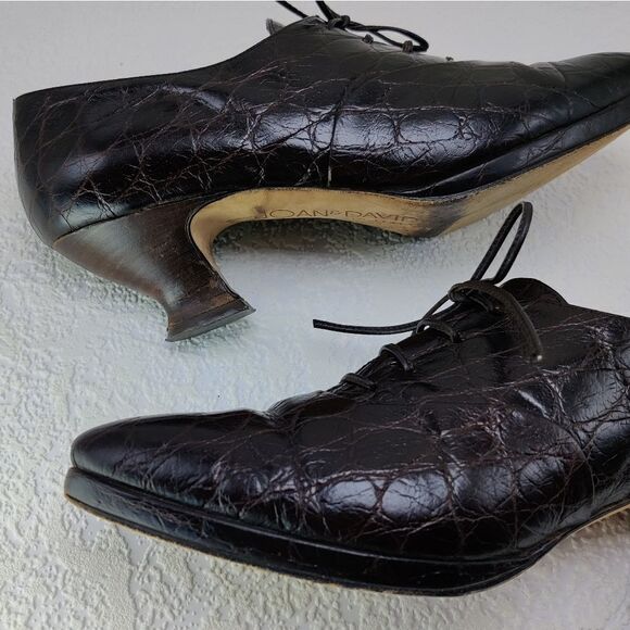 Joan & David Antique/ Vintage Style Spool Heel Pointy Toe Alligator Lace Up Pump - Picture 6 of 15